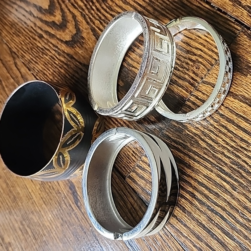 Set of 4 Metal Bangel Bracelets